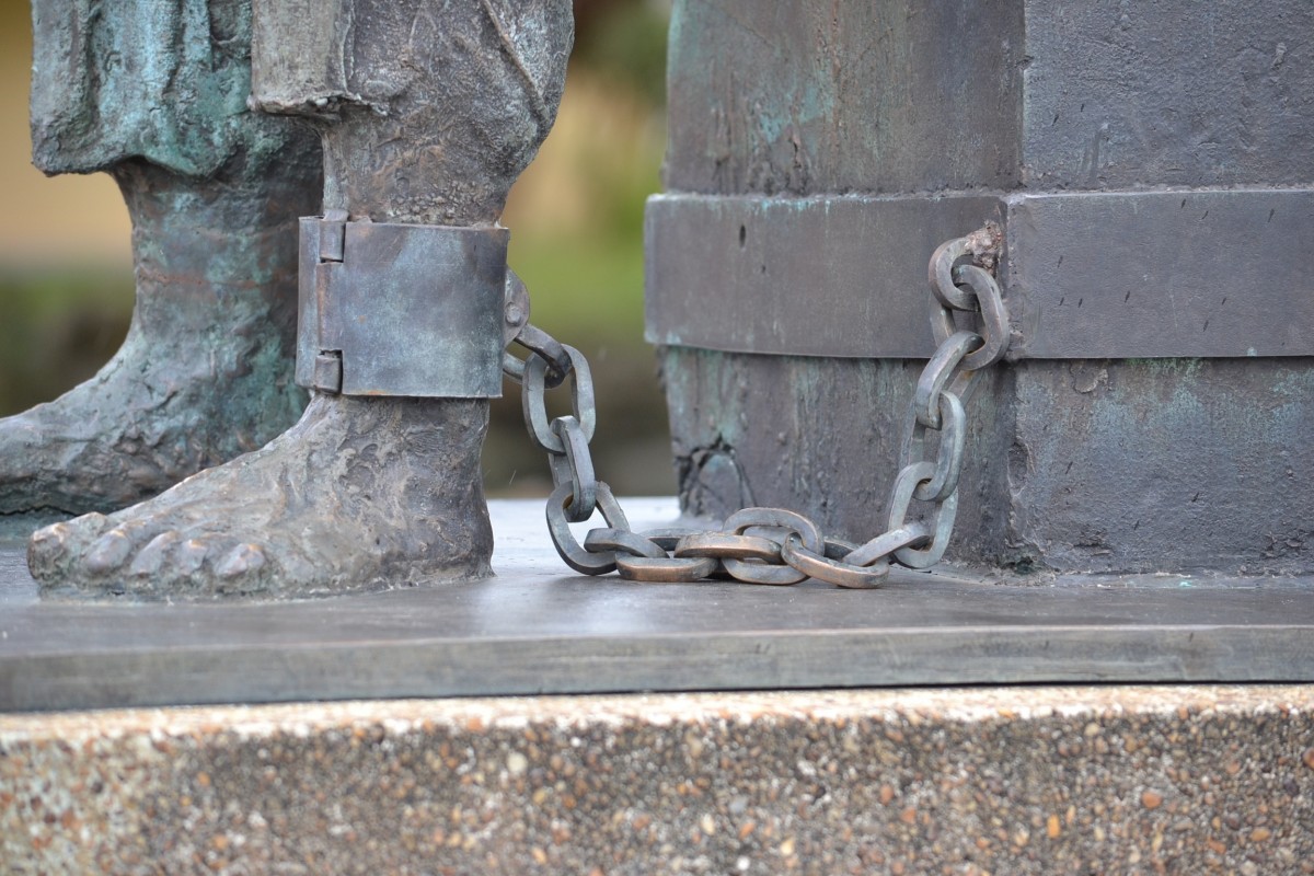 chains_prison_sculpture_saint_laurent_du_maroni_transportation_guyana-699167.jpg!d
