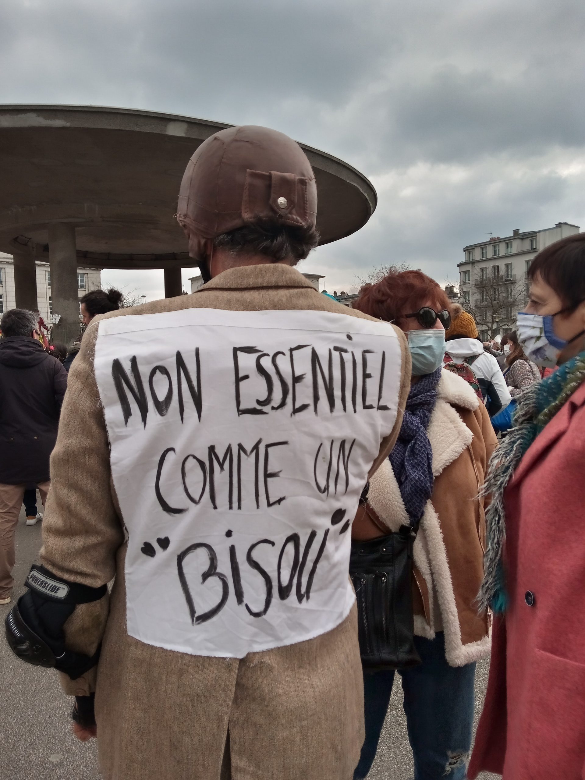 NonEssentielCommeUnBisou_Brest_200321