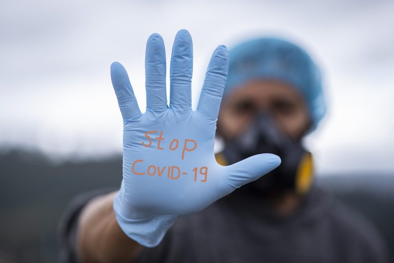 De aanpak van de COVID-19 epidemie of de eclips van de intelligentie