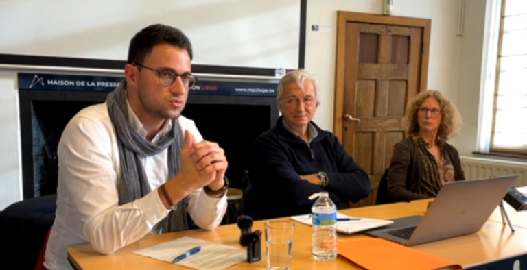 Conferentie: een groep artsen bespreekt vaccins tegen kanker