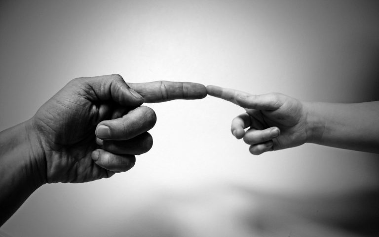 PLECHTIGE BRIEF AAN DE AANSTICHTERS VAN POLITIEK COVIDISME GERICHT TEGEN ONZE KINDEREN – PAS OP!