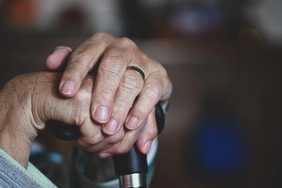 care-for-the-elderly-6960542_960_720