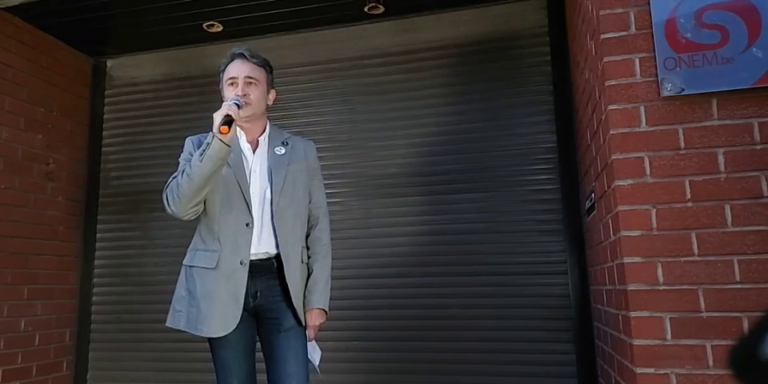 Le Dr Pascal Sacré devant les locaux de l’Ordre des médecins mardi 22 mars 2022