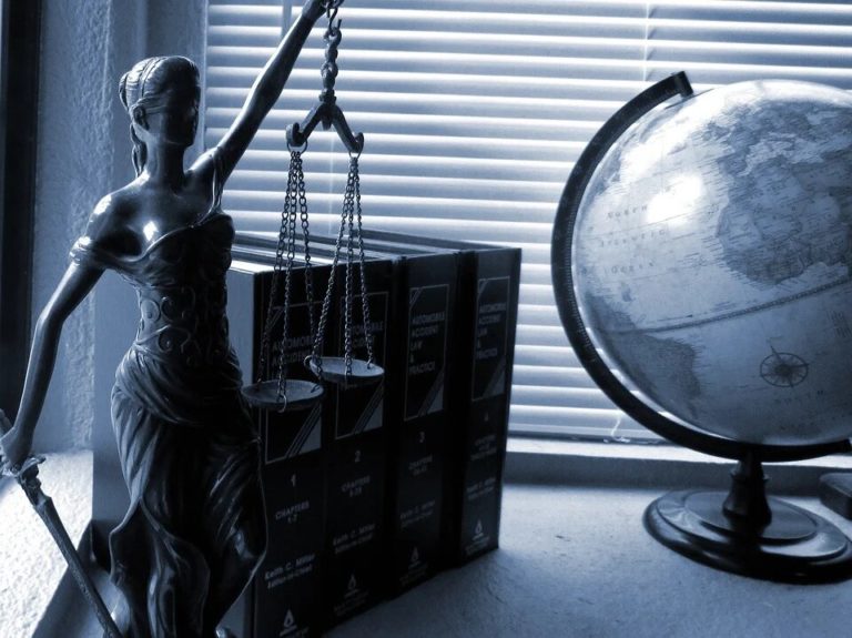 Wij zenden u het verzoek van het collectief Lawyers4Democracy